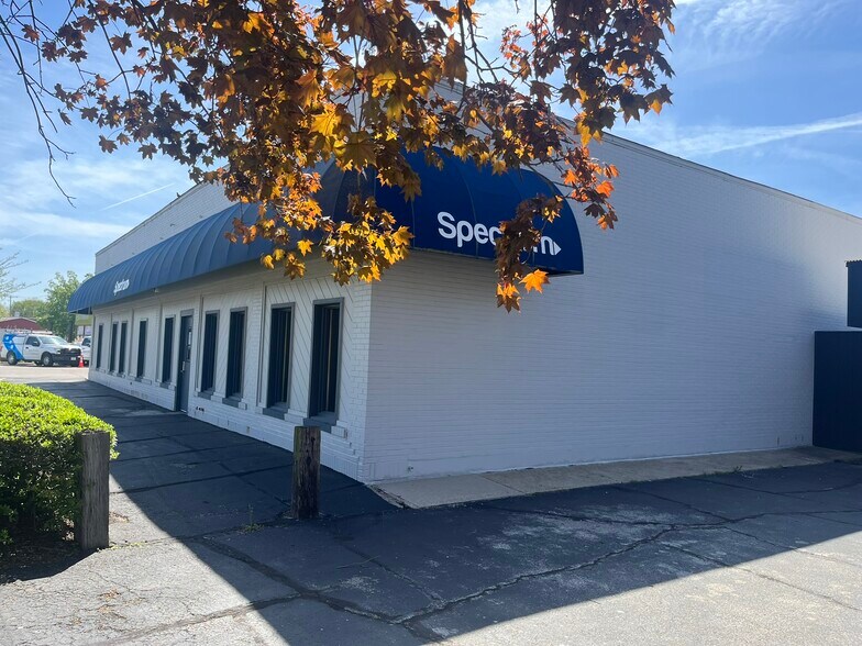 More Photos Of 1607 Wabash Ave, Terre Haute Office For Sale