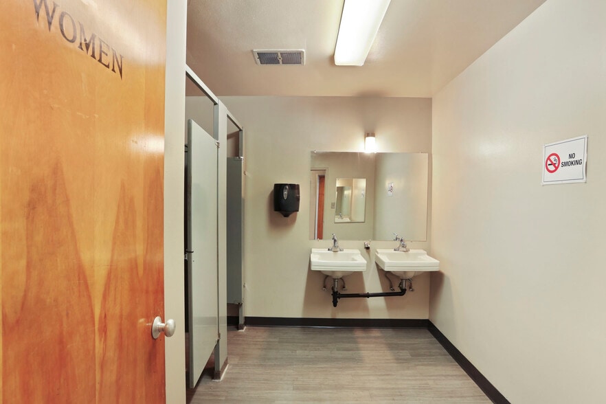 More Photos Of 1446 N Hunter St, Stockton Office For Sale