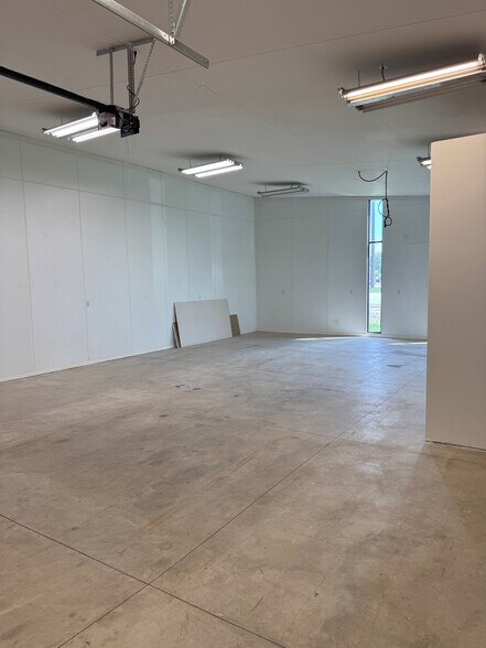 More Photos Of 2110 9th St E, Glencoe Industrial For Lease