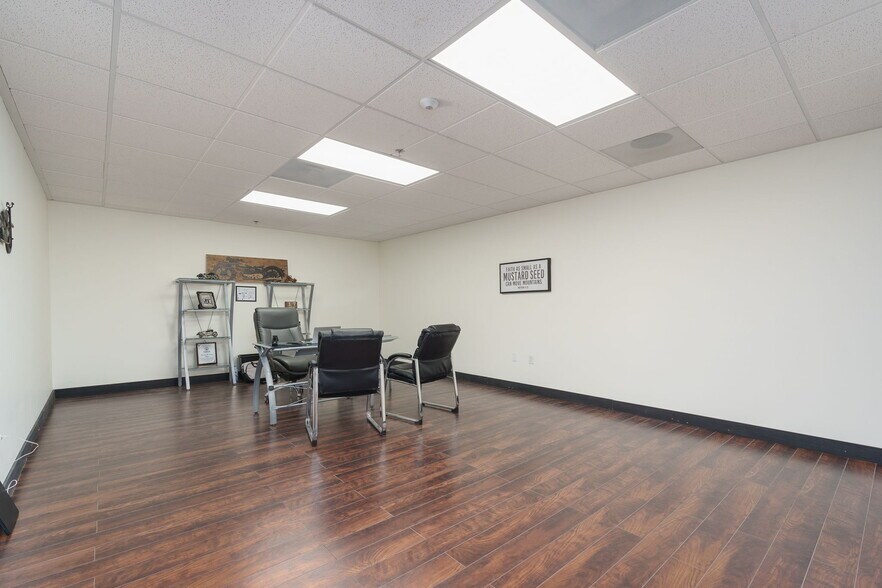 More Photos Of 2311 Statham Blvd, Oxnard Warehouse For Lease