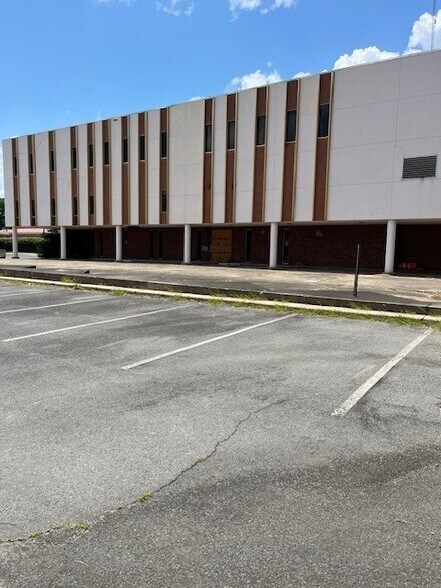 More Photos Of 121 W 6th Ave, Pine Bluff Office For Sale