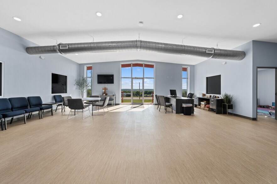 More Photos Of 4159 Highway 6, Clifton Showroom For Sale