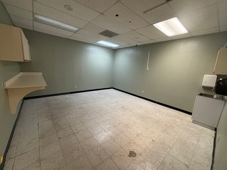 More Photos Of 1755 Airway Ave, Kingman Healthcare For Lease