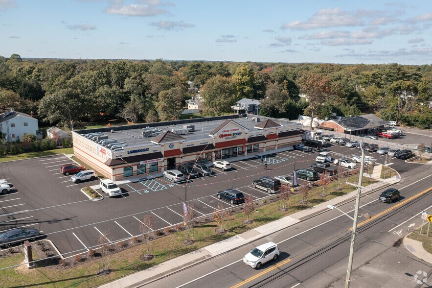 More Photos Of 1070 Islip Ave, Brentwood General Retail For Lease