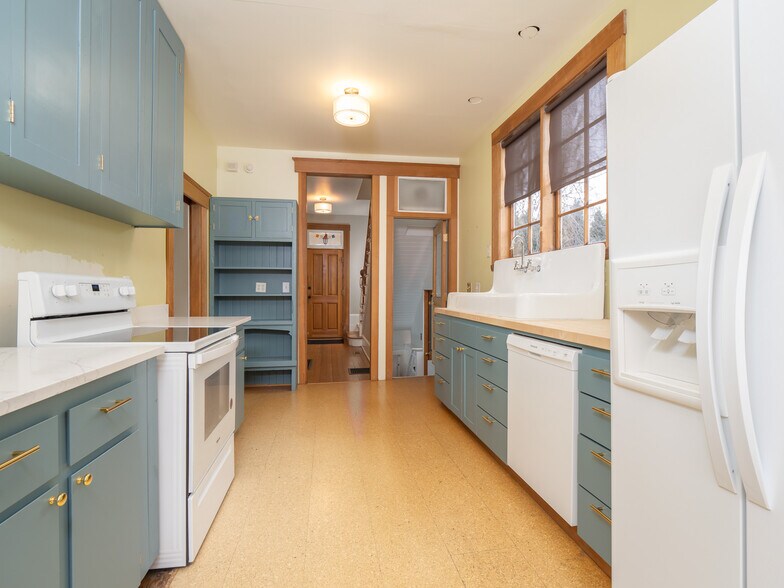 More Photos Of 317 NE Sacramento St, Portland Office For Sale