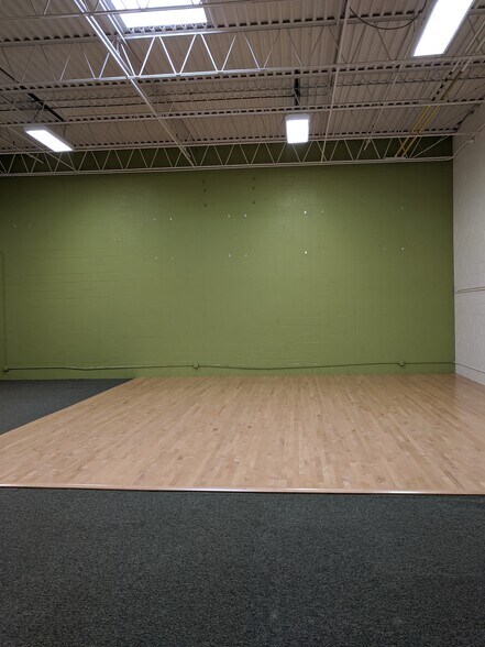 More Photos Of 12549 Holiday Dr, Alsip Warehouse For Lease