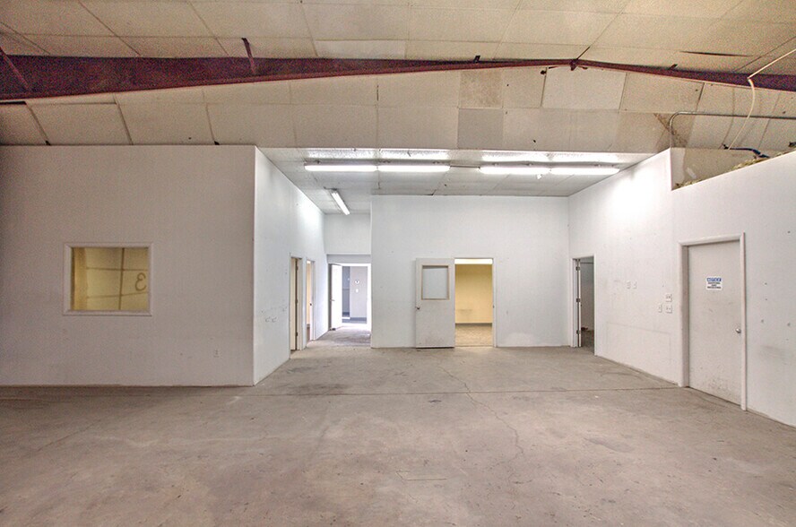 More Photos Of 225 West St, Evanston Light Manufacturing For Sale