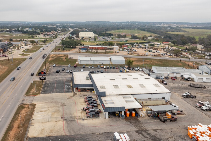 More Photos Of 2105 S Water St, Burnet Auto Repair For Sale
