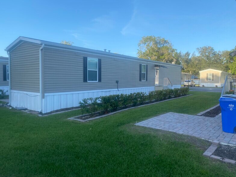 More Photos Of 8035 Gardner Rd, Tampa Manufactured Housing Mobile Home Park For Sale