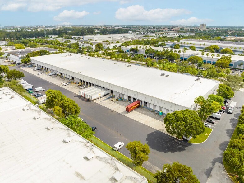 More Photos Of 10000 NW 17th St, Miami Warehouse For Lease