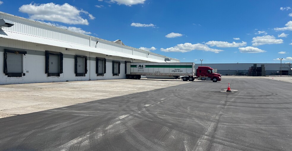 More Photos Of 4310 Stout Field North Dr, Indianapolis Warehouse For Lease
