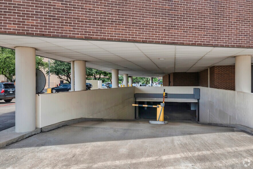 More Photos Of 1901 N Central Expy, Richardson Office For Lease