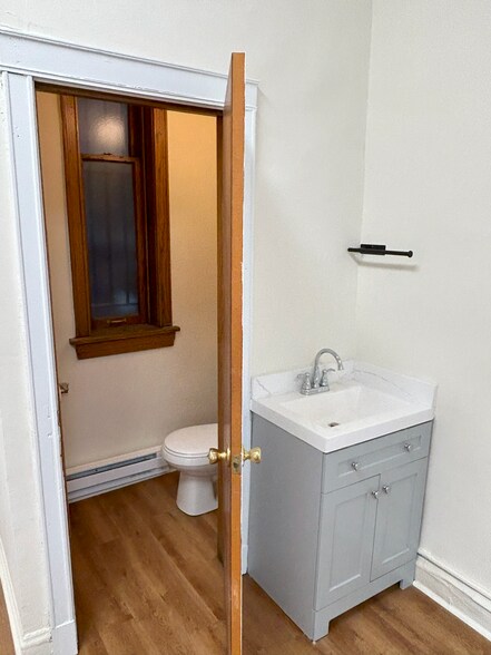 More Photos Of 608 W Briar Pl, Chicago Manufactured Housing Mobile Home Park For Lease