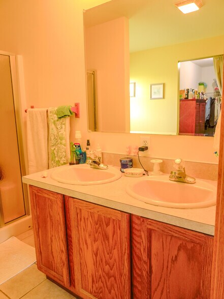 More Photos Of 110 Pennsgrove Pedricktown Rd, Pedricktown Service For Sale