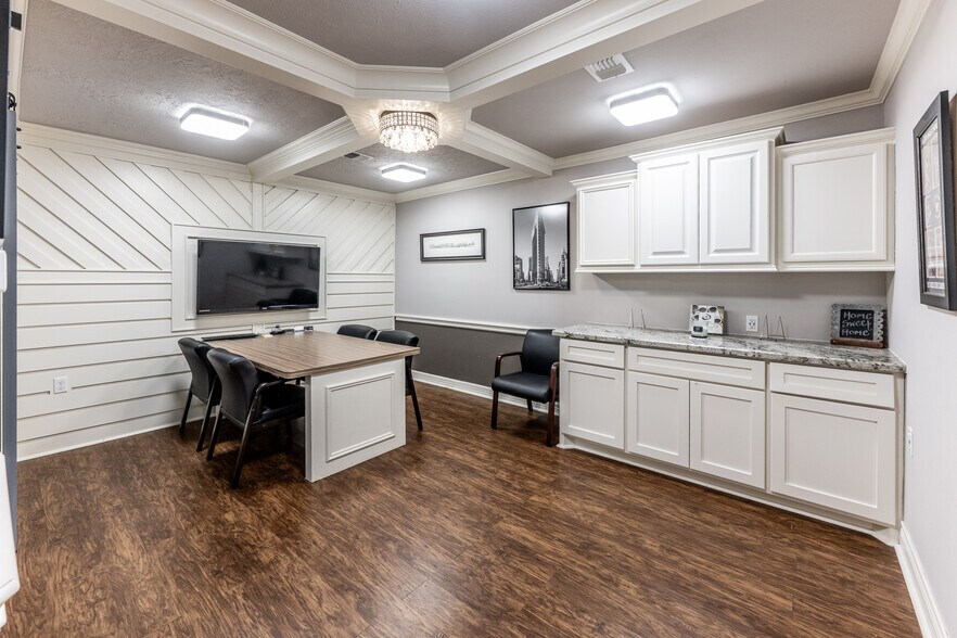 More Photos Of 101 Hidden Valley Cir, Huntsville Office For Sale