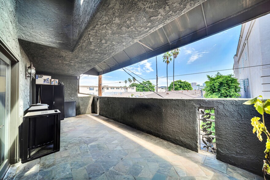 More Photos Of 850 S Robertson Blvd, Los Angeles Loft Creative Space For Lease