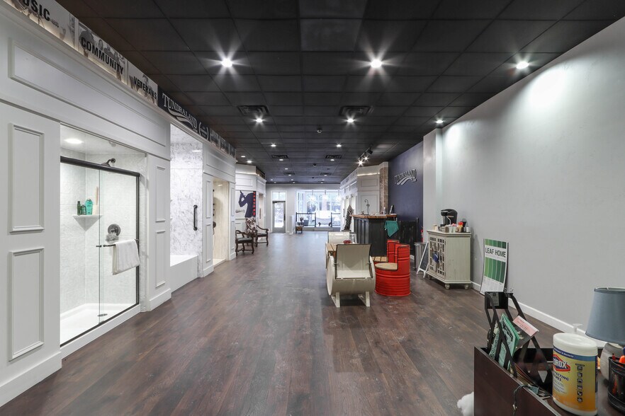 More Photos Of 305 N 3rd St, Wausau Storefront Retail Residential For Lease