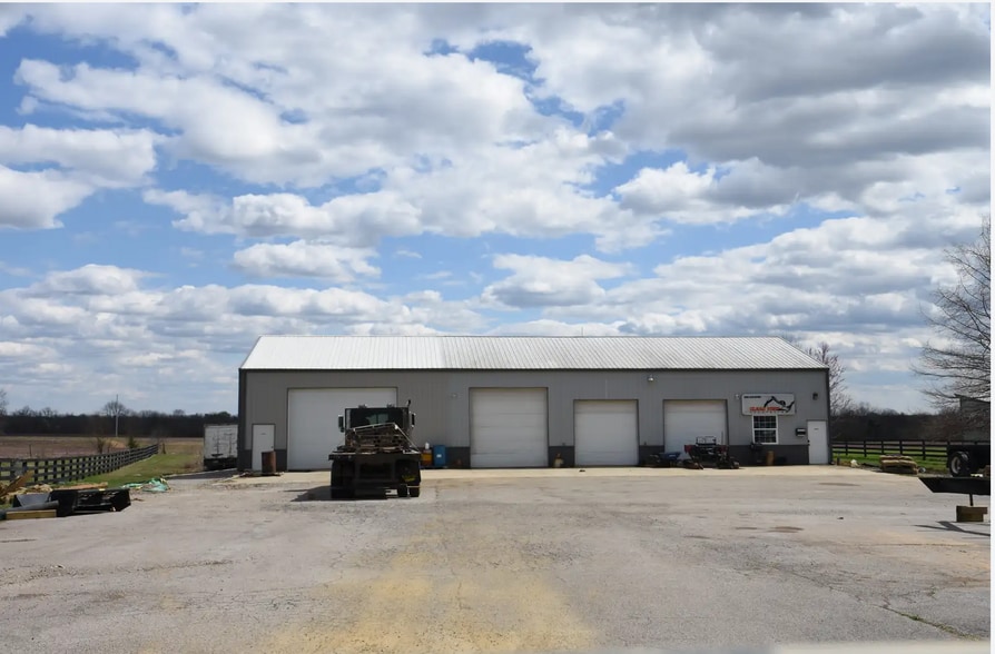 Primary Photo Of 8417 Cropper Rd, Pleasureville Auto Repair For Sale