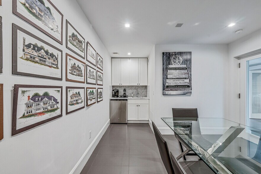 More Photos Of 88 Windsor Ave, Mineola Warehouse For Sale