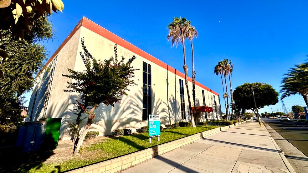 More Photos Of 16660 Paramount Blvd, Paramount Medical For Lease