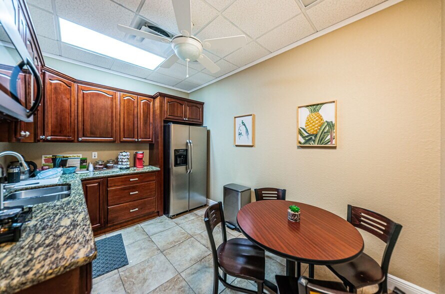 More Photos Of 3023 Eastland Blvd, Clearwater Office For Sale