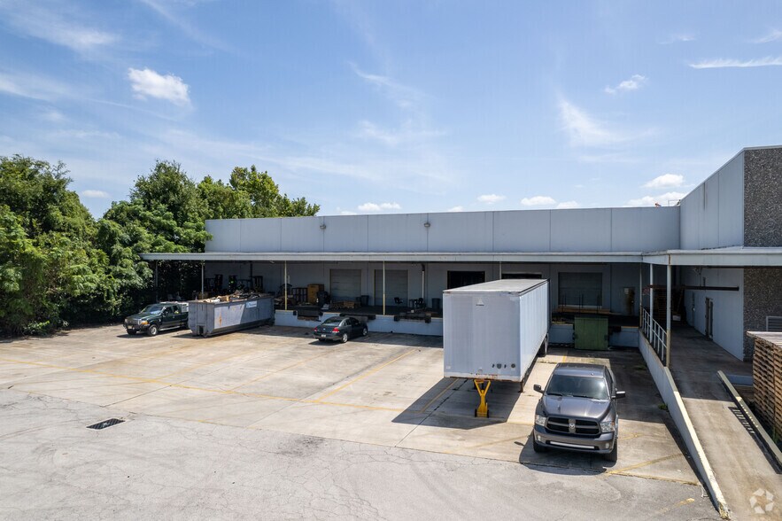 More Photos Of 2145 Dennis St, Jacksonville Warehouse For Lease