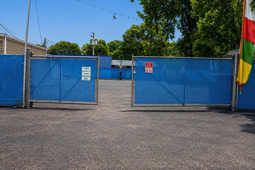 More Photos Of 2422 Dempster St, Evanston Auto Repair For Sale