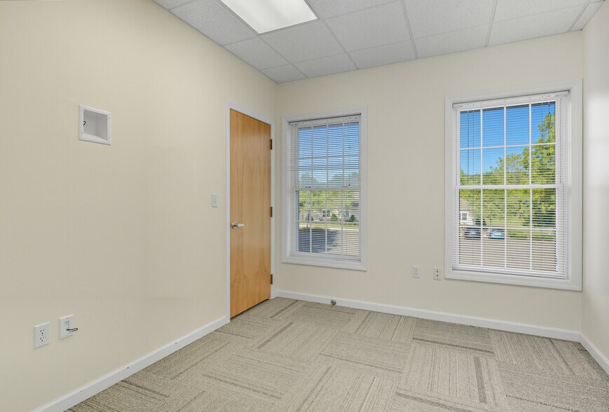 More Photos Of 5 Creamery Brk, East Granby Office For Sale