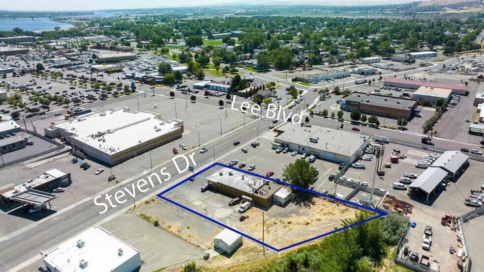 More Photos Of 747 Stevens Dr, Richland Freestanding For Sale