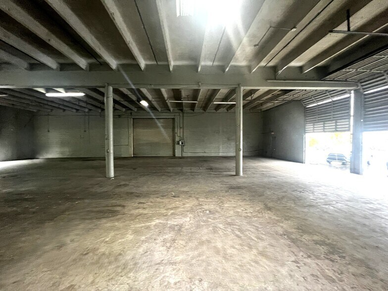 More Photos Of 1909-2099 Opa Locka Blvd, Miami Warehouse For Lease
