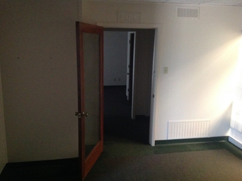 More Photos Of 101 E Randol Mill Rd, Arlington Office For Lease