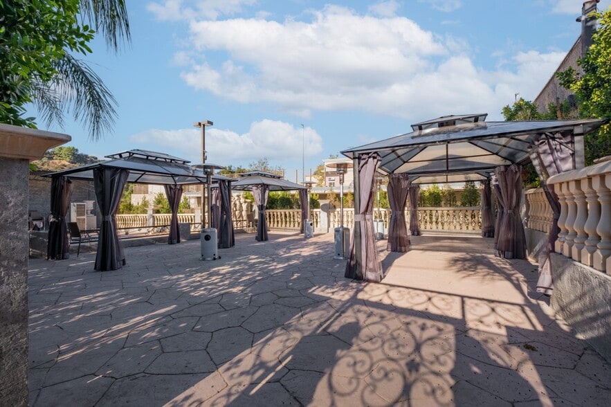 More Photos Of 6500 Foothill Blvd, Tujunga Restaurant For Sale