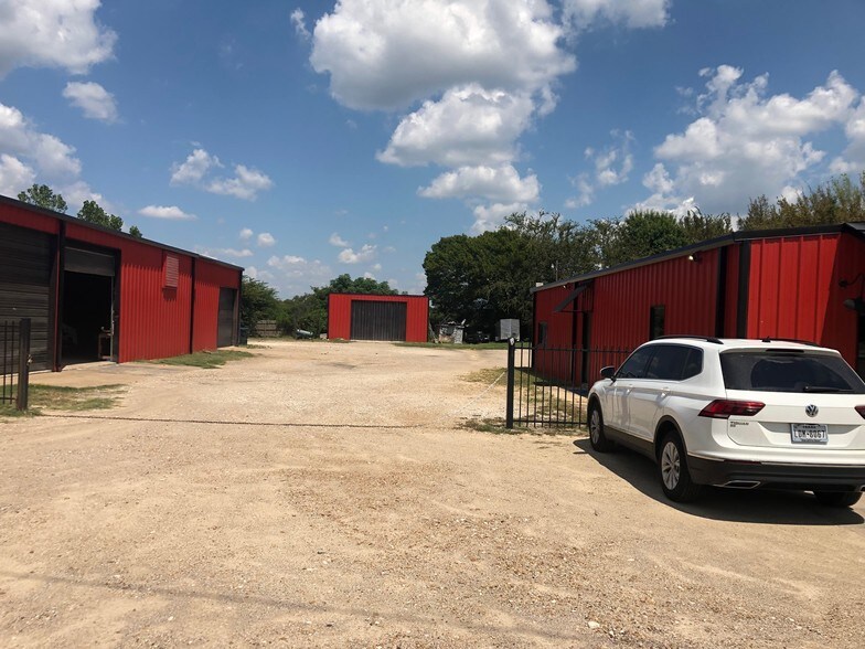 More Photos Of 920 W Mason St, Mabank Manufacturing For Sale