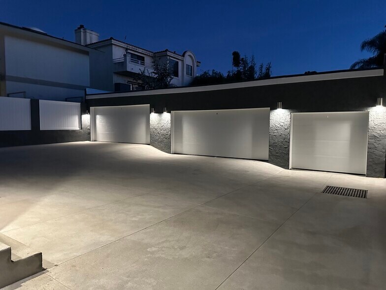 More Photos Of 2118 Carnegie Ln, Redondo Beach Apartments For Sale