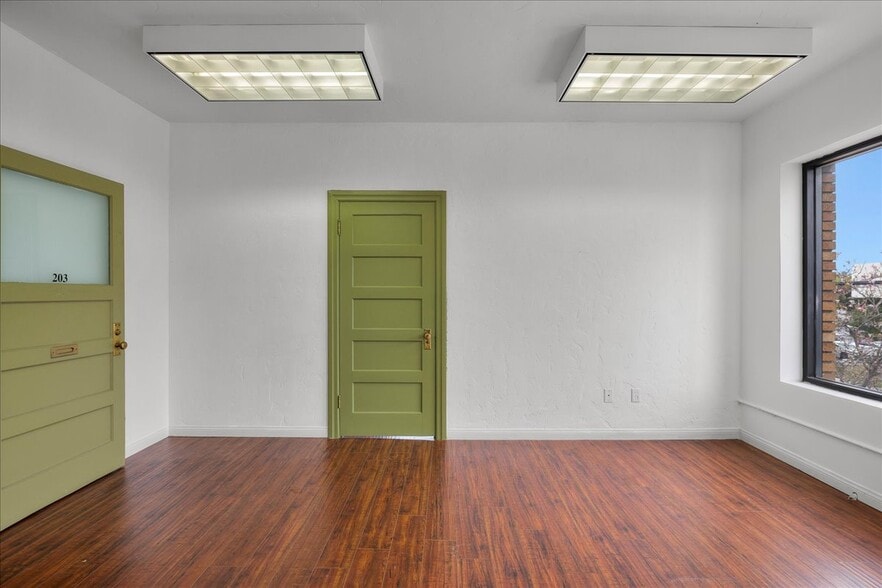More Photos Of 1002-1008 S Pacific Ave, San Pedro Storefront Retail Office For Lease