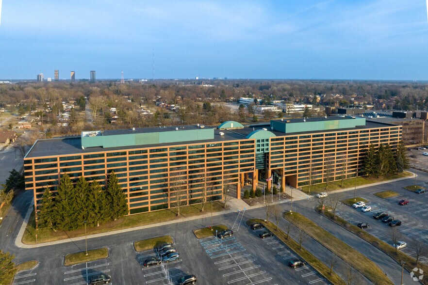 More Photos Of 25300-25330 Telegraph Rd, Southfield Office For Sale