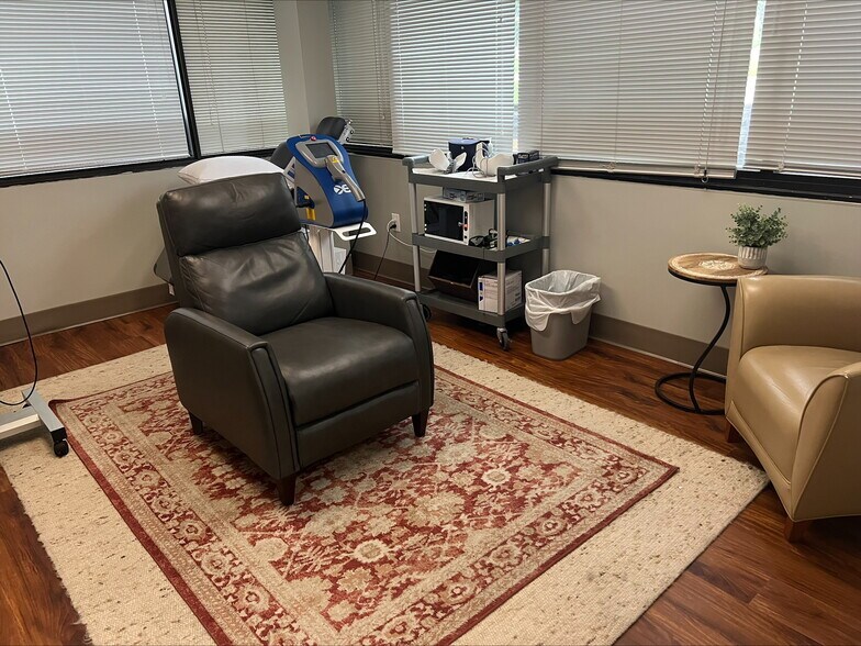 More Photos Of 860 E Swedesford Rd, Wayne Medical For Sale