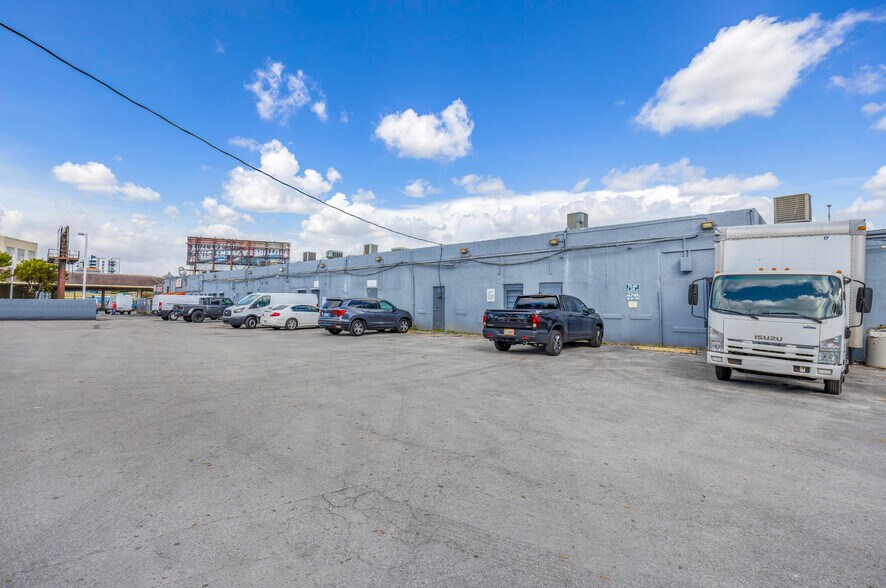 More Photos Of 1164 W Flagler St, Miami Unknown For Lease