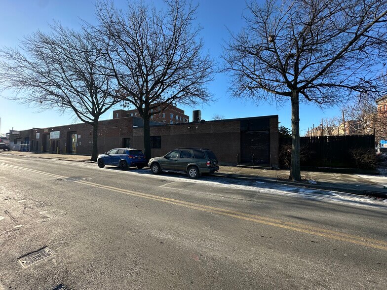 More Photos Of 2910 20th Ave, Astoria Warehouse For Lease