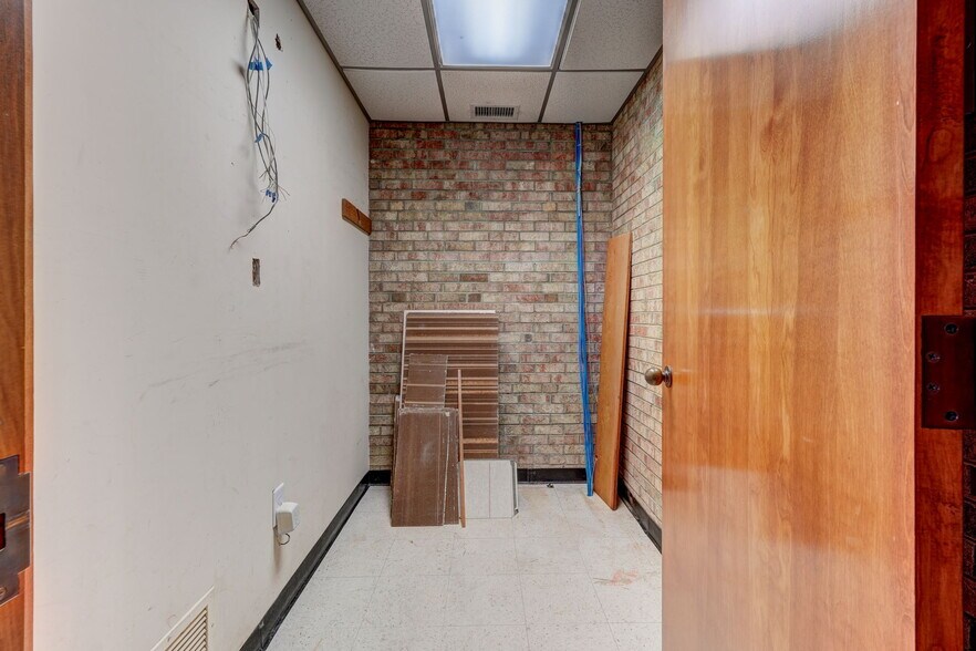 More Photos Of 3311 Burlington Rd, Greensboro Office For Sale