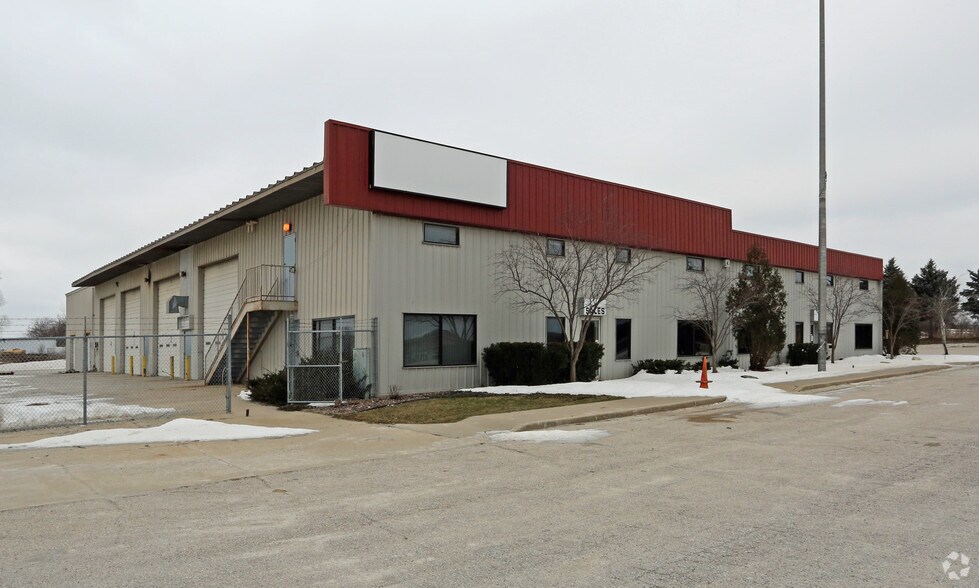 More Photos Of 3845 S 27th St, Franksville Service For Lease