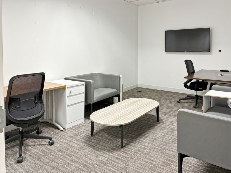 More Photos Of 325 Front St W, Toronto Coworking Space