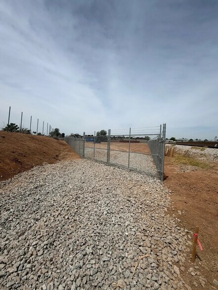 More Photos Of 1376 N McQueen Rd, Gilbert Contractor Storage Yard For Lease