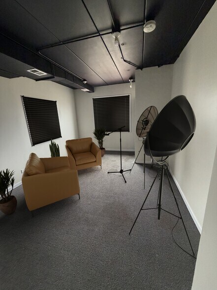 More Photos Of 707 W Colfax St, Palatine Office For Lease