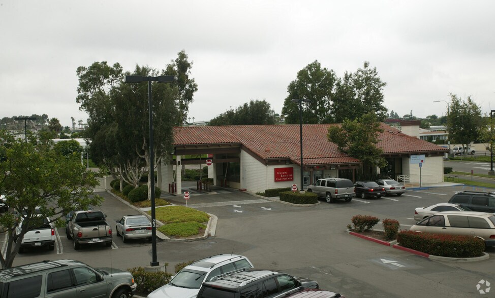 More Photos Of 669 S Rancho Santa Fe Rd, San Marcos Bank For Lease