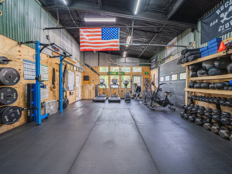 More Photos Of 8572 Newcomb rd, Long Lake Flex For Sale