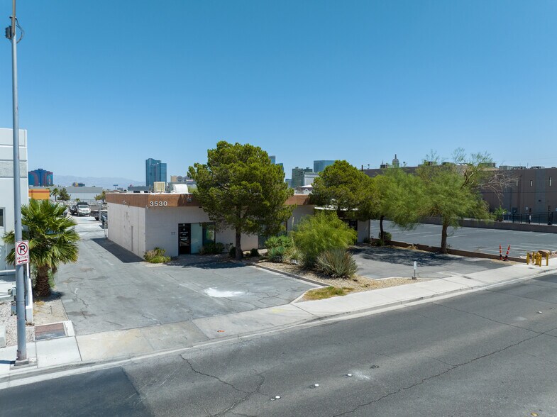 More Photos Of 3530-3534 W Hacienda Ave, Las Vegas Light Manufacturing For Lease