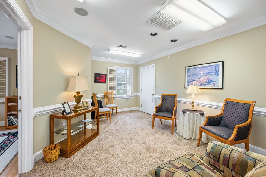 More Photos Of 4728 Park Rd, Charlotte Coworking Space