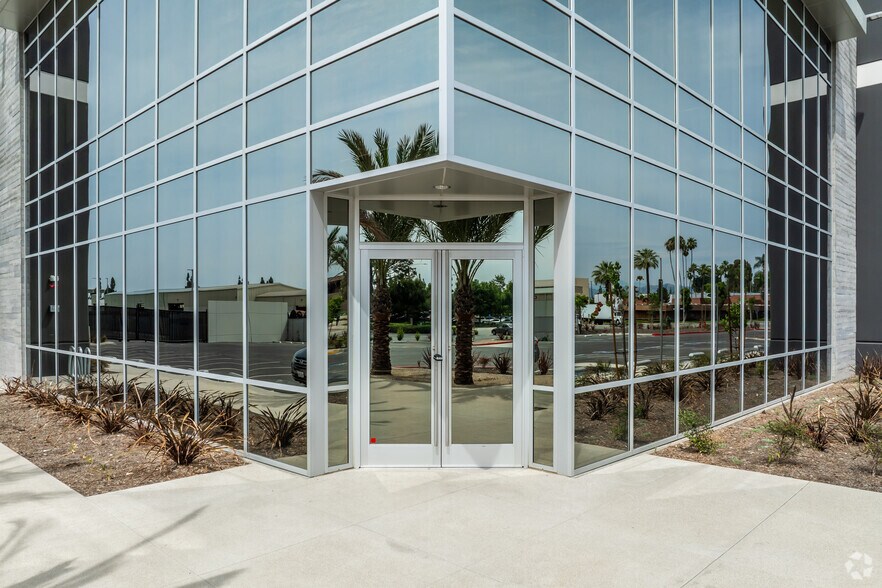 More Photos Of 9615 Norwalk Blvd, Santa Fe Springs Distribution For Sale