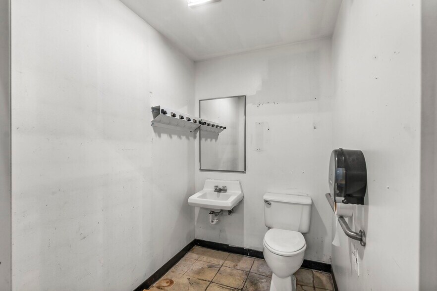 More Photos Of 1213 S Main St, Sikeston Unknown For Lease